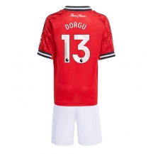 Manchester United Patrick Dorgu #13 Thuis tenue Kids 2025-26 Korte Mouwen (+ broek)