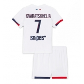 Paris Saint-Germain Khvicha Kvaratskhelia #7 Uit tenue Kids 2025-26 Korte Mouwen (+ broek)