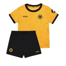 Wolves Thuis tenue Kids 2025-26 Korte Mouwen (+ broek)